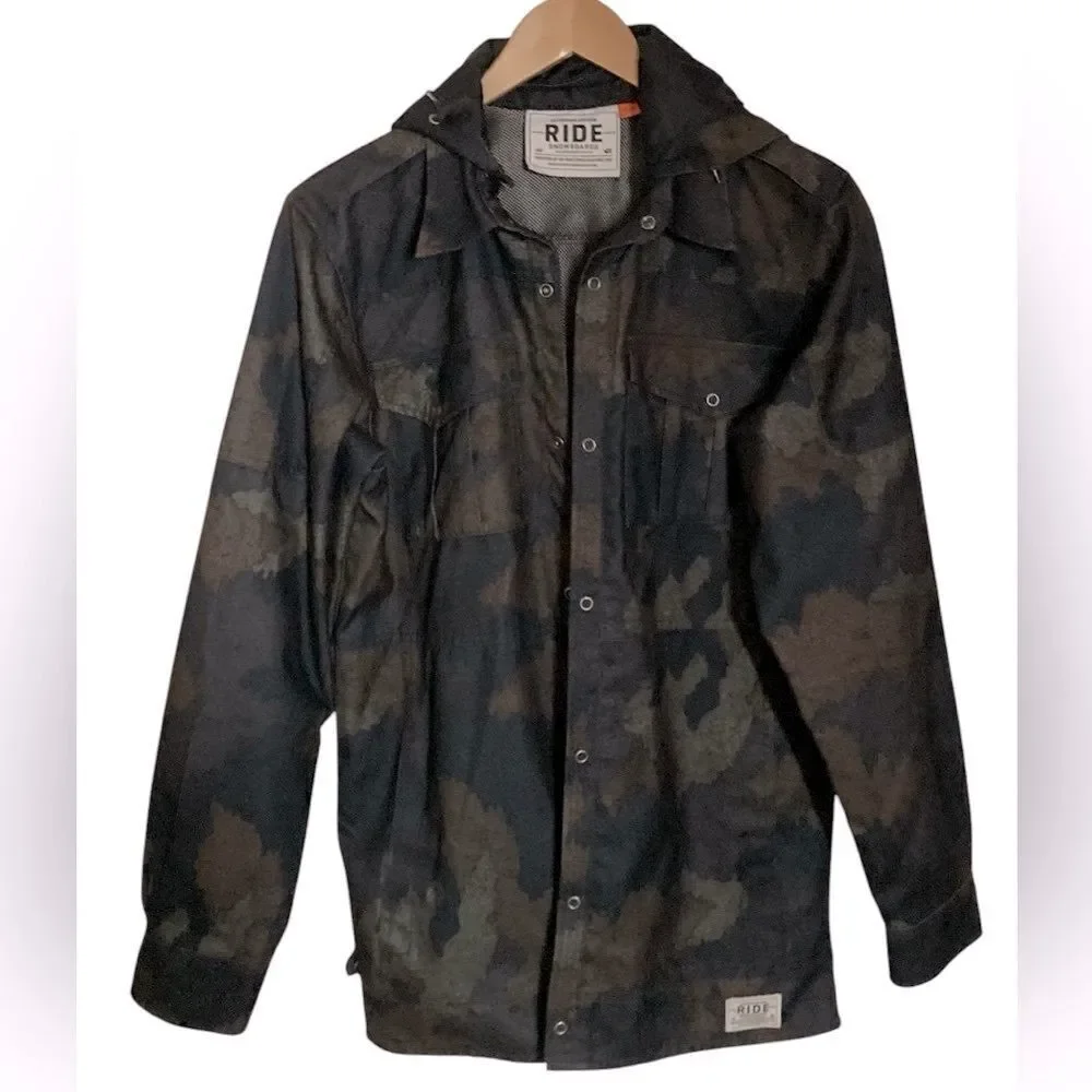Ride Snowboarding Jacket Woman’s Size S Shred Gear Camo